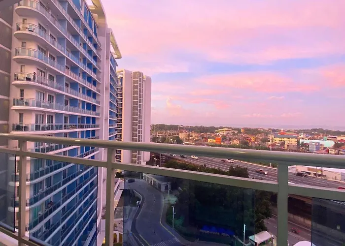 Quelson's Pad In Azure Beach Residences With Wave Pool Access *