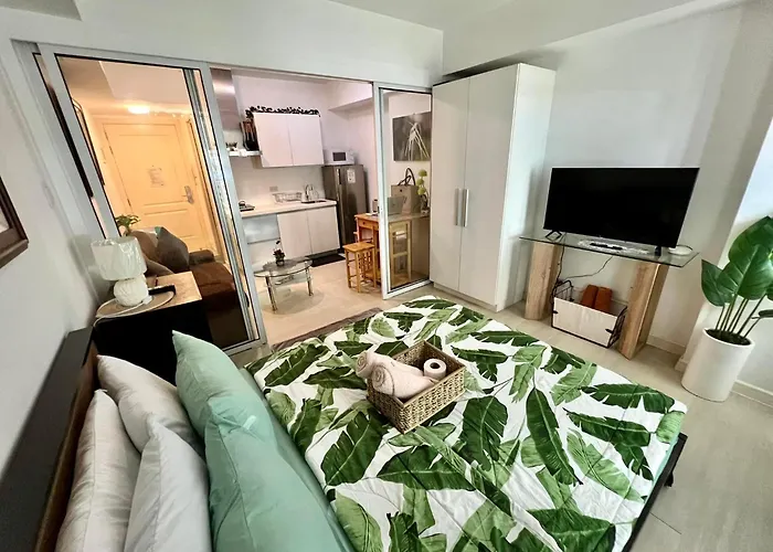 Quelson's Pad In Azure Beach Residences With Wave Pool Access 마닐라