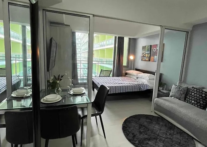 아파트호텔 Quelson's Pad In Azure Beach Residences With Wave Pool Access *