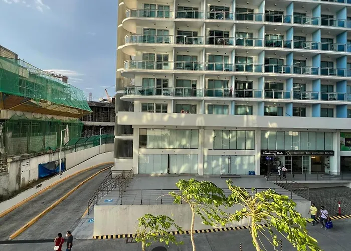 Quelson's Pad In Azure Beach Residences With Wave Pool Access *