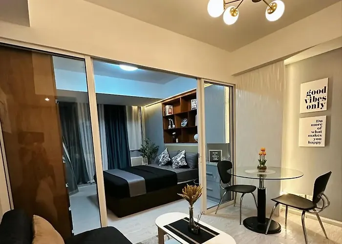 Quelson's Pad In Azure Beach Residences With Wave Pool Access * 마닐라
